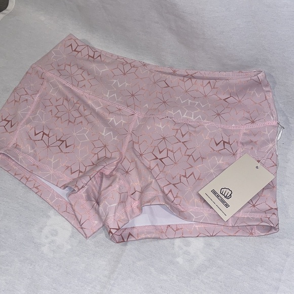 FMFM WOMENS CHAMPAGNE WINTER SHORTS NWT - Picture 7 of 9